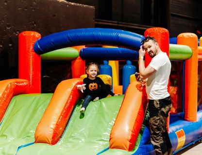 SPOCĪGAIS HELOVĪNS KVARTĀLĀ 86 - BILDES