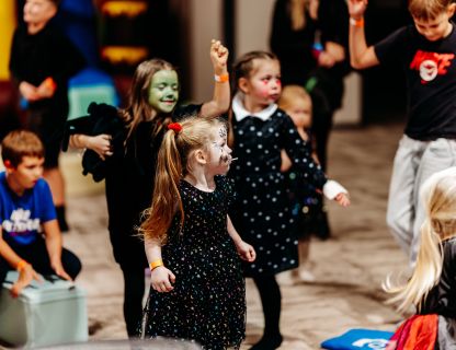 SPOCĪGAIS HELOVĪNS KVARTĀLĀ 86 - BILDES